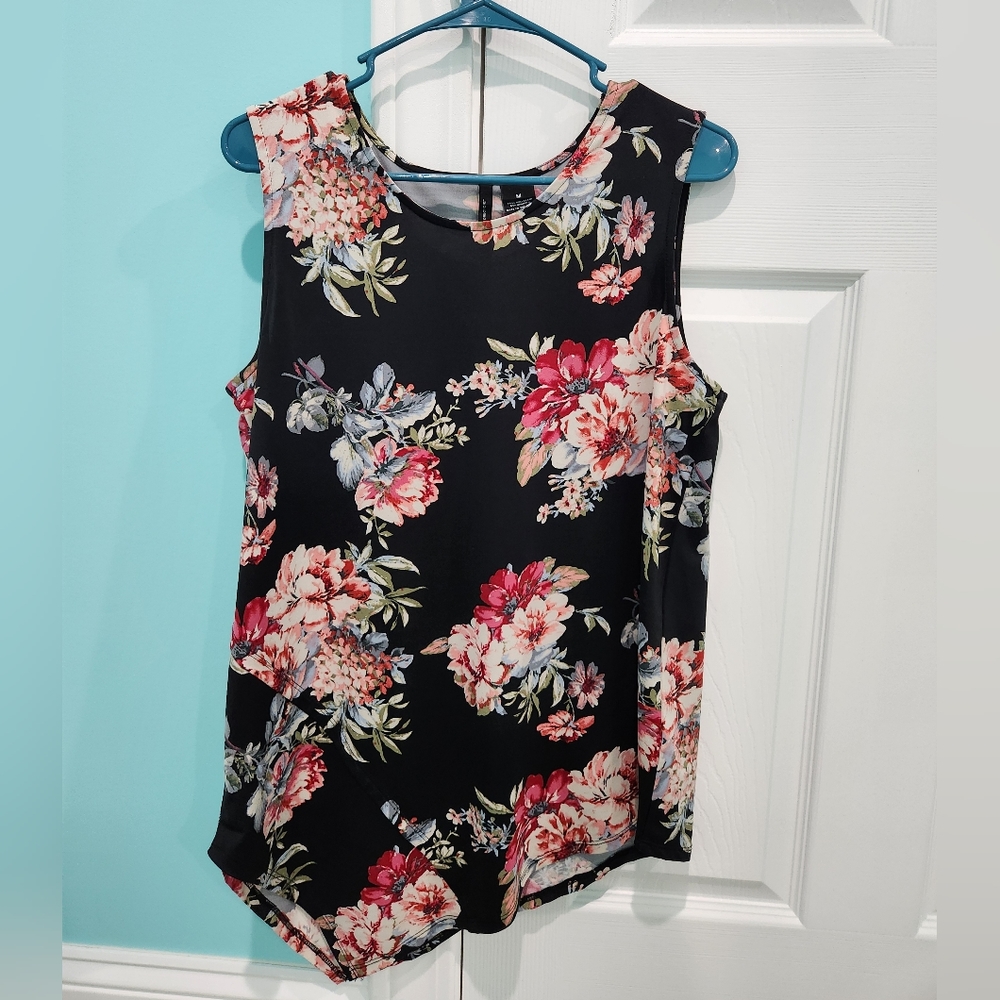 New Directions Sleeveless Black Floral Top Medium